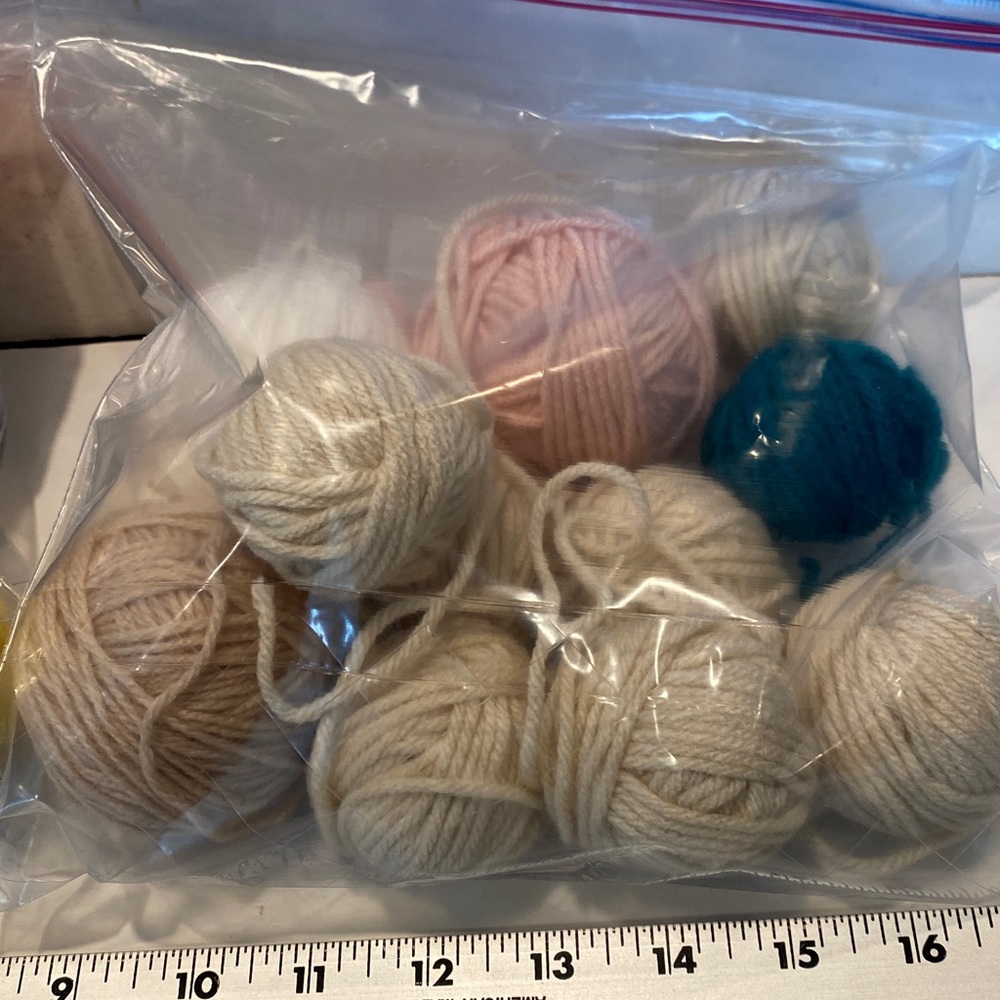 Two bags Leftover Unbranded Yarn - Picture 3 of 3